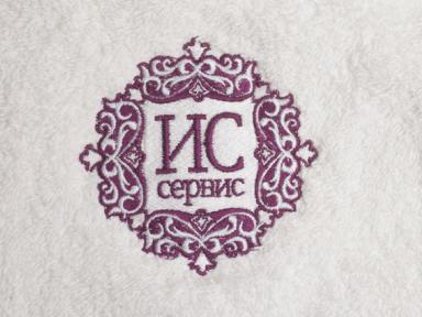 Вышитый логотип на махровом халате